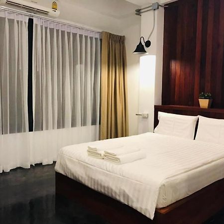 Joy Hotel 班武里府 外观 照片