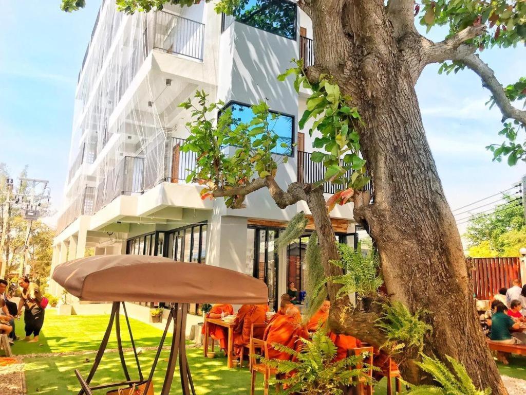 Joy Hotel 班武里府 外观 照片