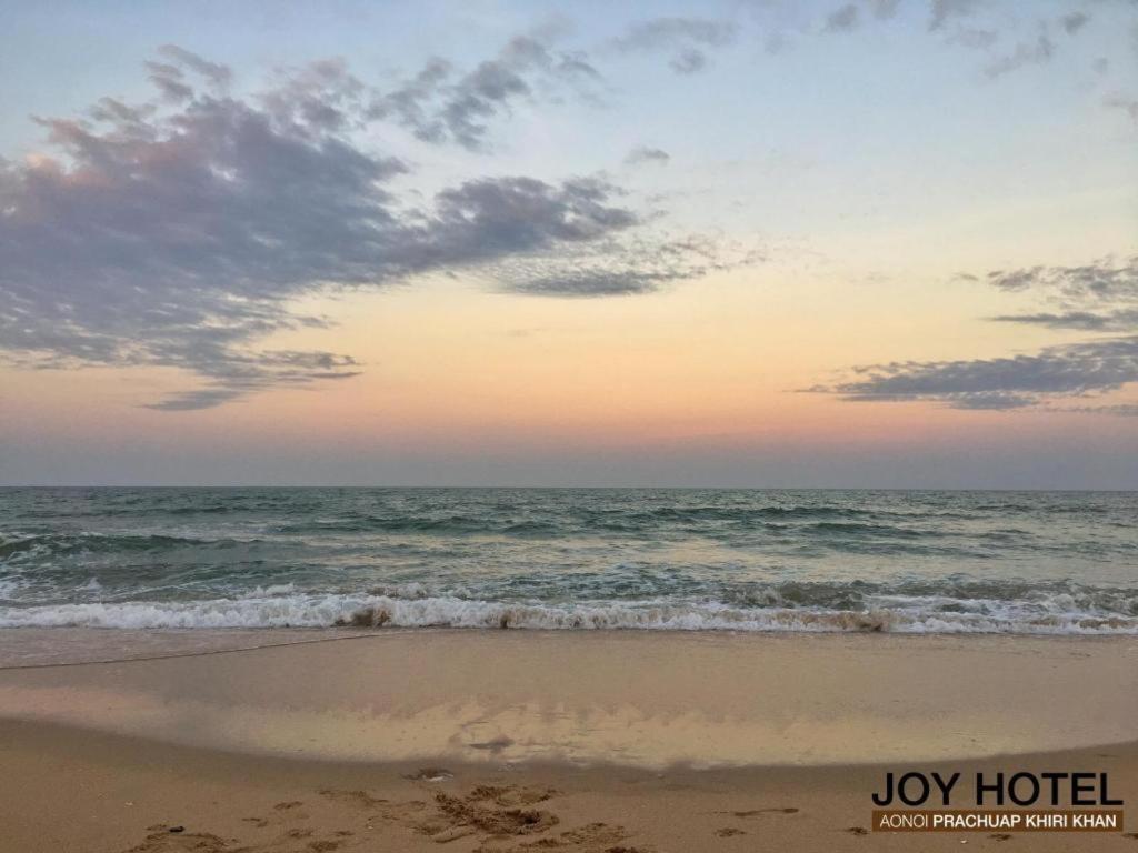 Joy Hotel 班武里府 外观 照片