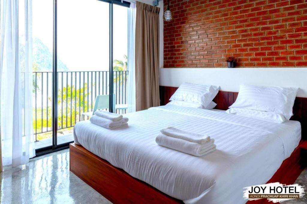 Joy Hotel 班武里府 外观 照片