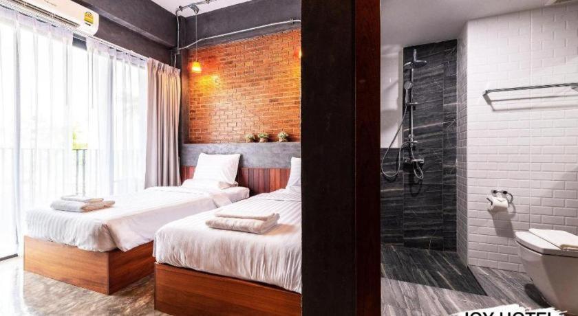 Joy Hotel 班武里府 外观 照片