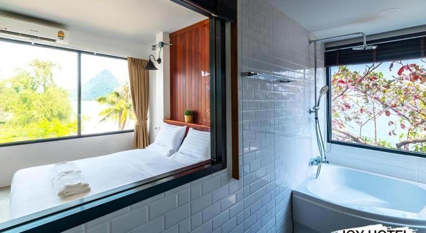 Joy Hotel 班武里府 外观 照片